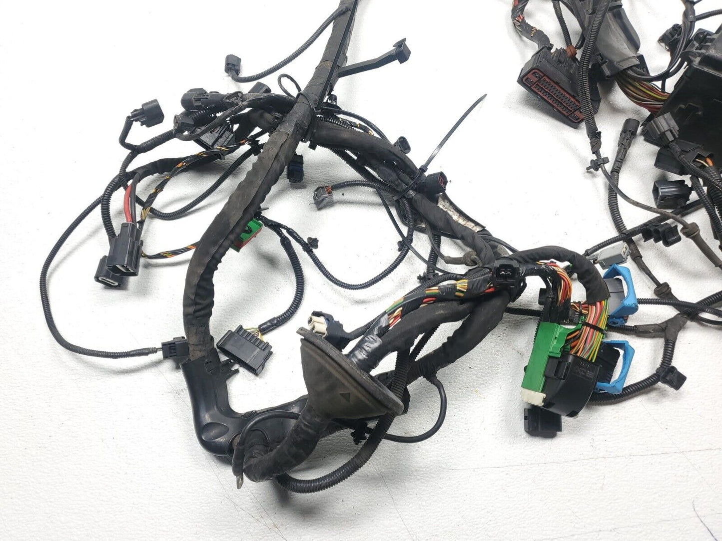 05 06 07 08 09 Volvo S40 2.4l Fuse Box Wire Harness OEM