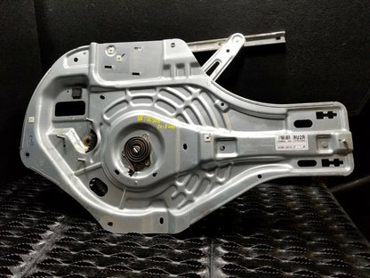 07 08 09 Hyundai Tucson Front Right Passenger Door Window Regulator OEM 89k