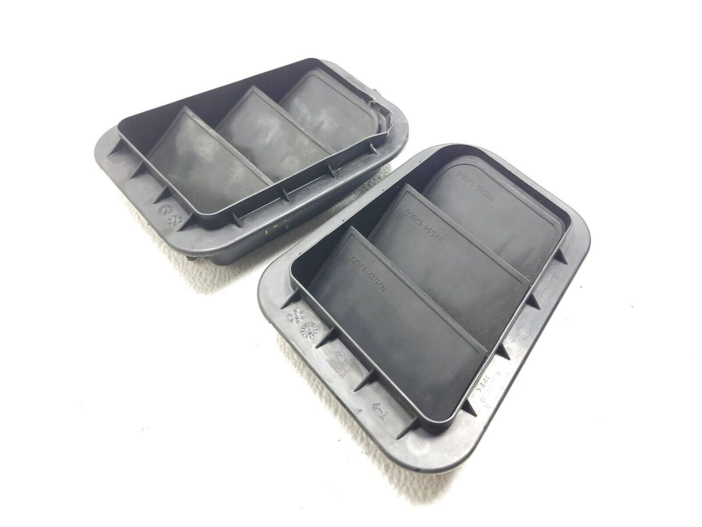 12 13 14 15 16 Hyundai Veloster Quarter Air Drafter Pressure Vent Lh & Rh  OEM