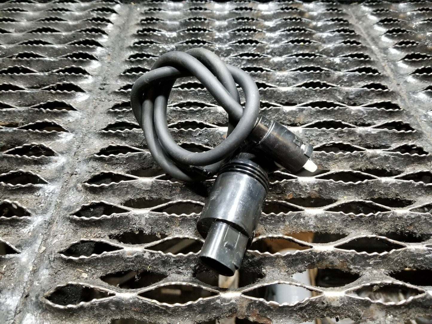 14 2014 Dodge Grand Caravan Windshield Washer Pump Motor OEM 34k