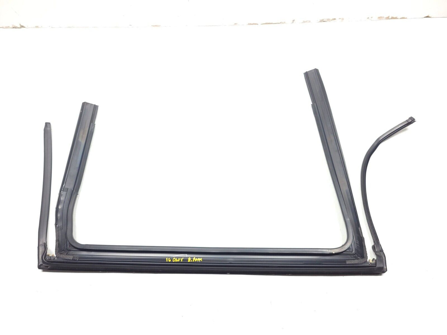 14 15 16 17 18 Jeep Cherokee Door Window Frame Seal Rear Right Pass Side OEM