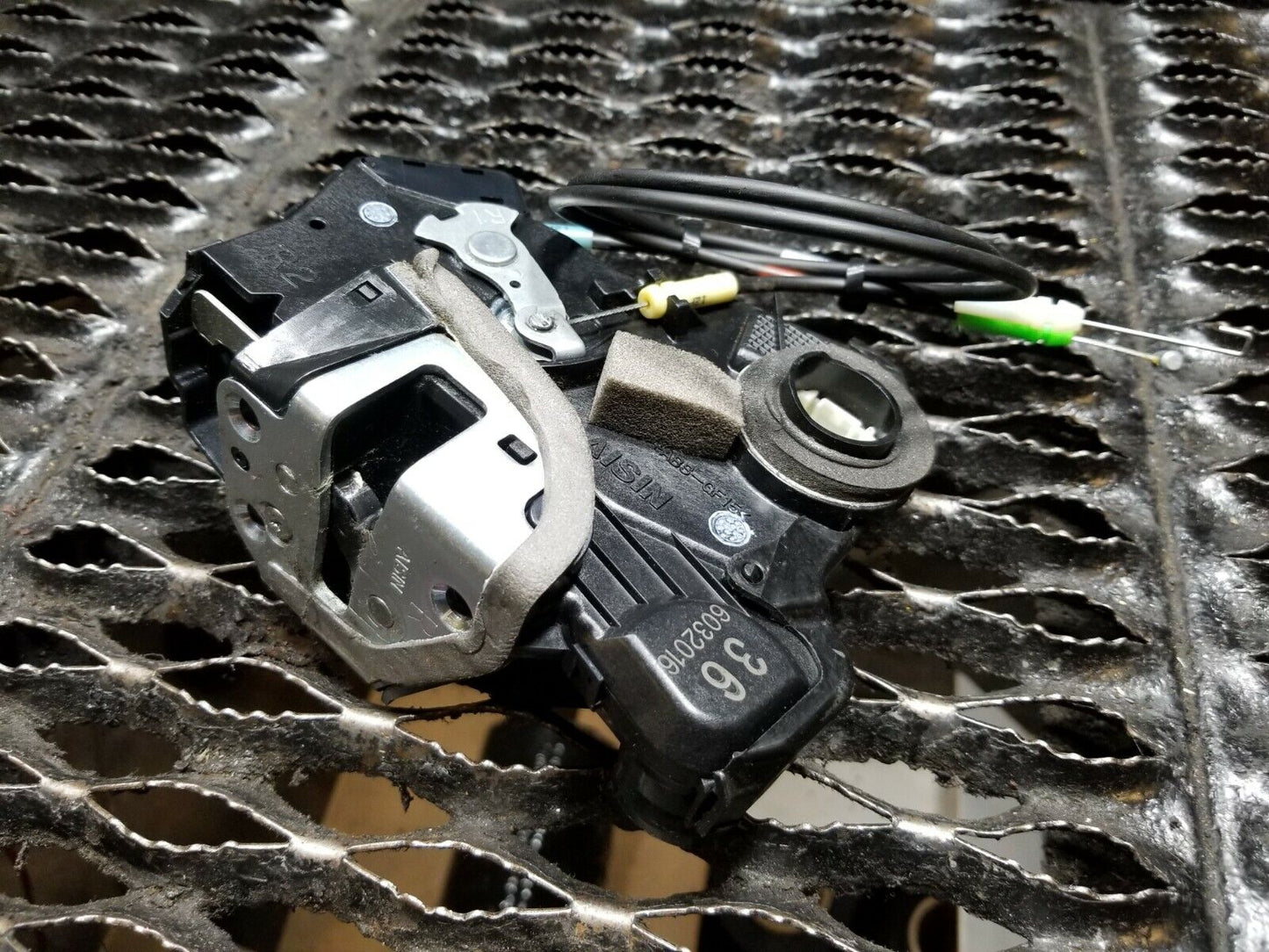 2004 2005 2006 Scion Xa Front Right Passenger Door Lock Latch Actuator OEM