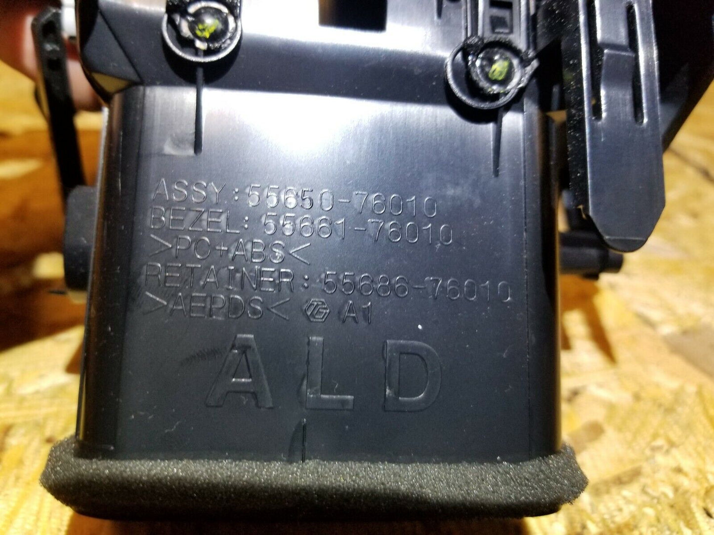 11 12 13 14 15 Lexus CT200h Front Left Driver Side Dash Air Vent OEM
