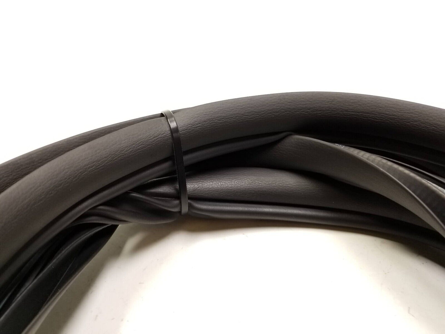 18-21 Hyundai Kona Door Weatherstrip Seal Front Right Pass Side OEM 29k Miles