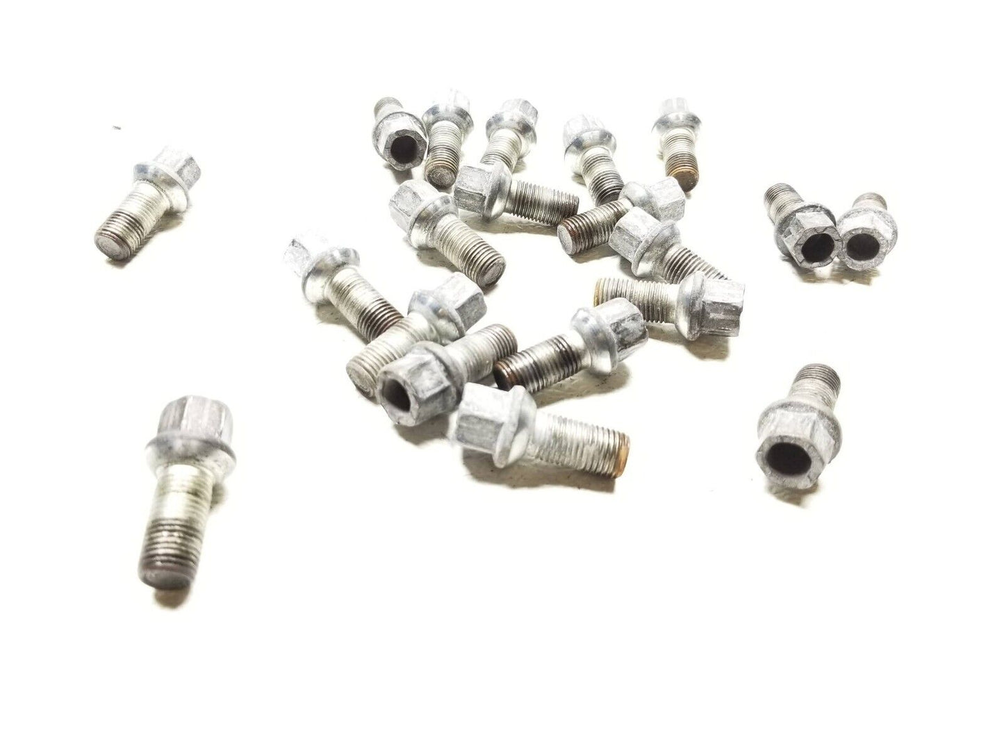 19 20 21 Volkswagen Jetta Wheel Lug Nut Bolt 20pcs OEM