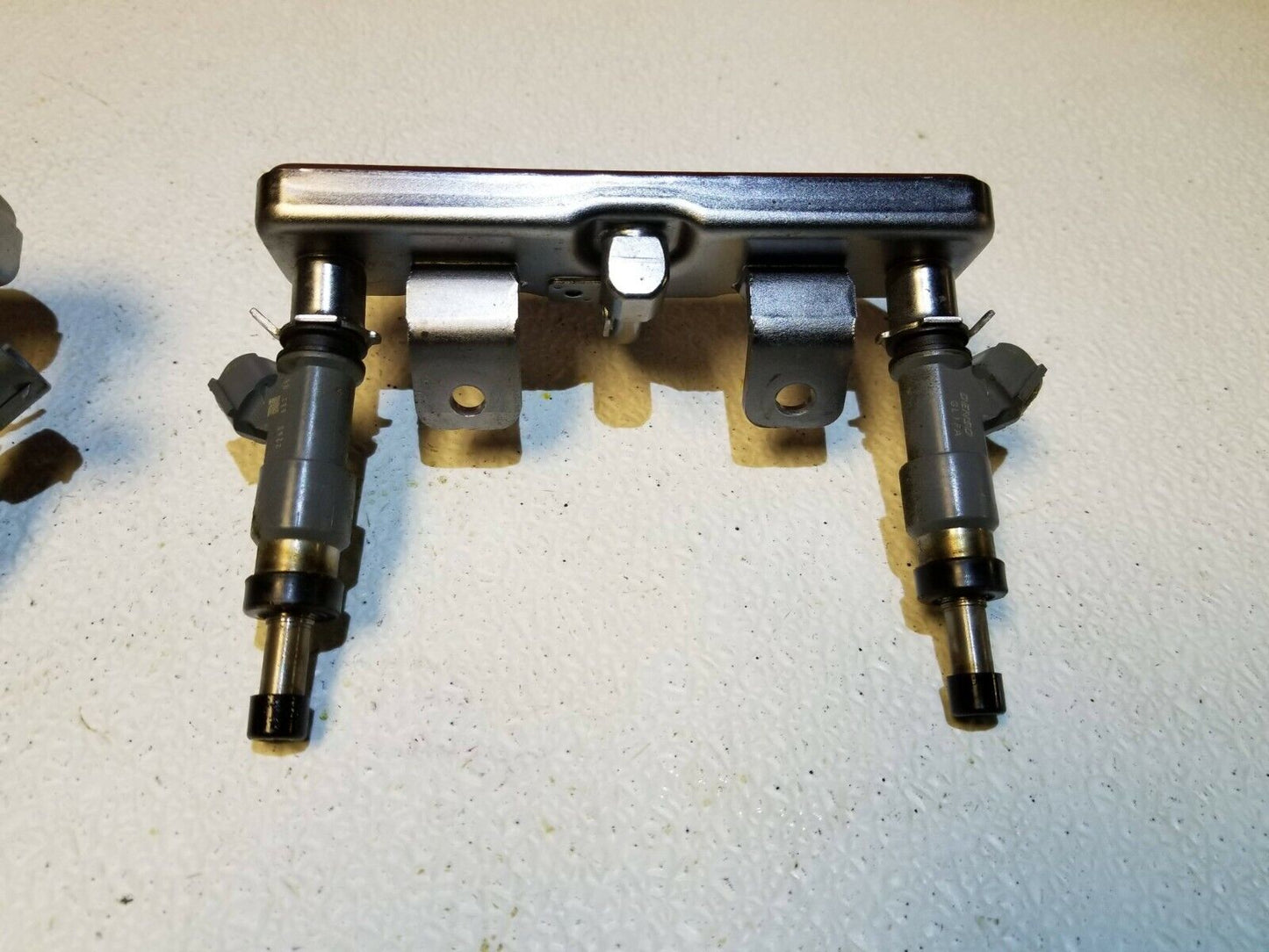 16 17 Subaru Legacy 2.5l Fuel Rail W/ Injectors OEM 10k Miles