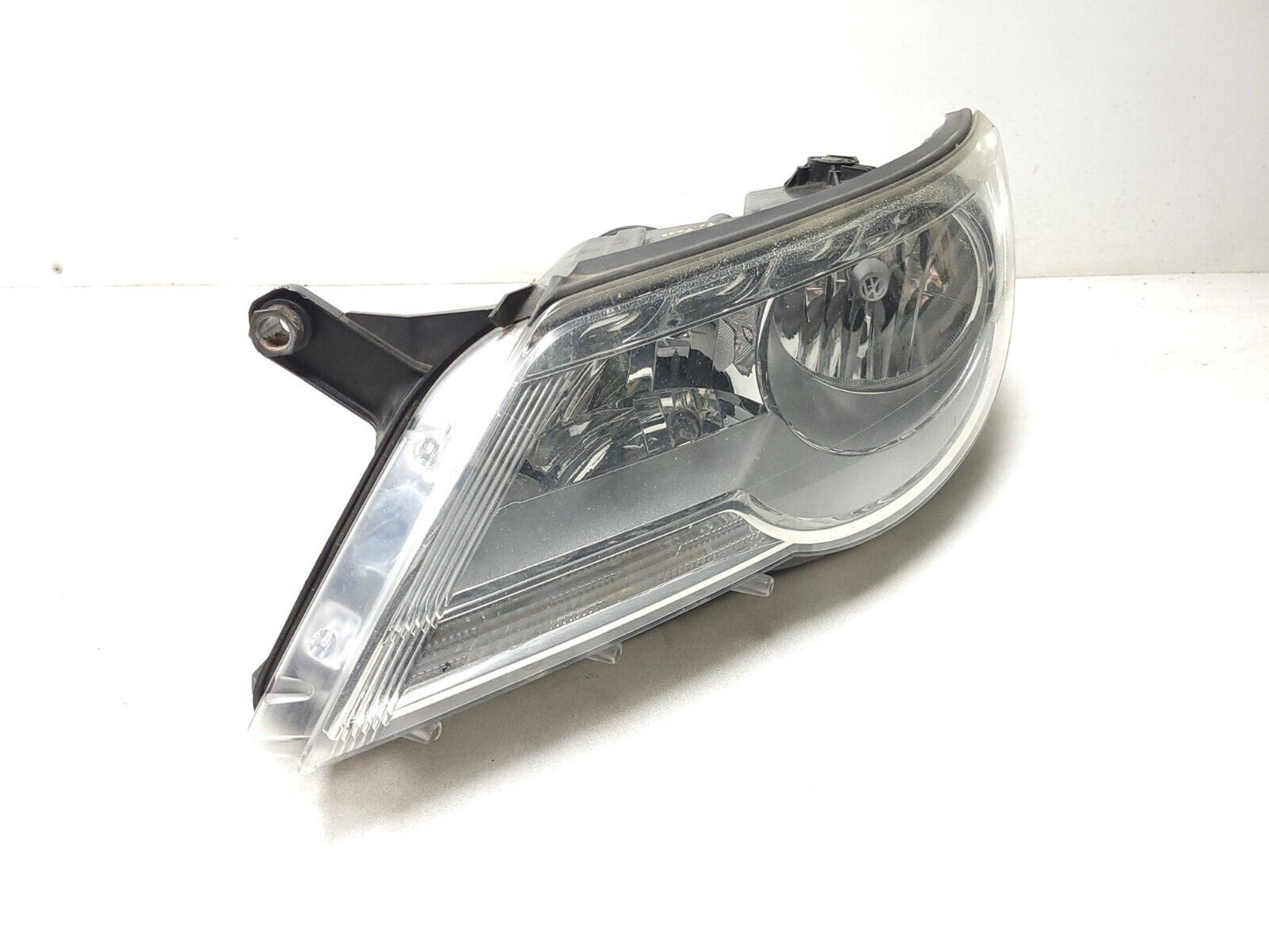 09 - 11 VW Tiguan Headlight Left & Right Pair OEM