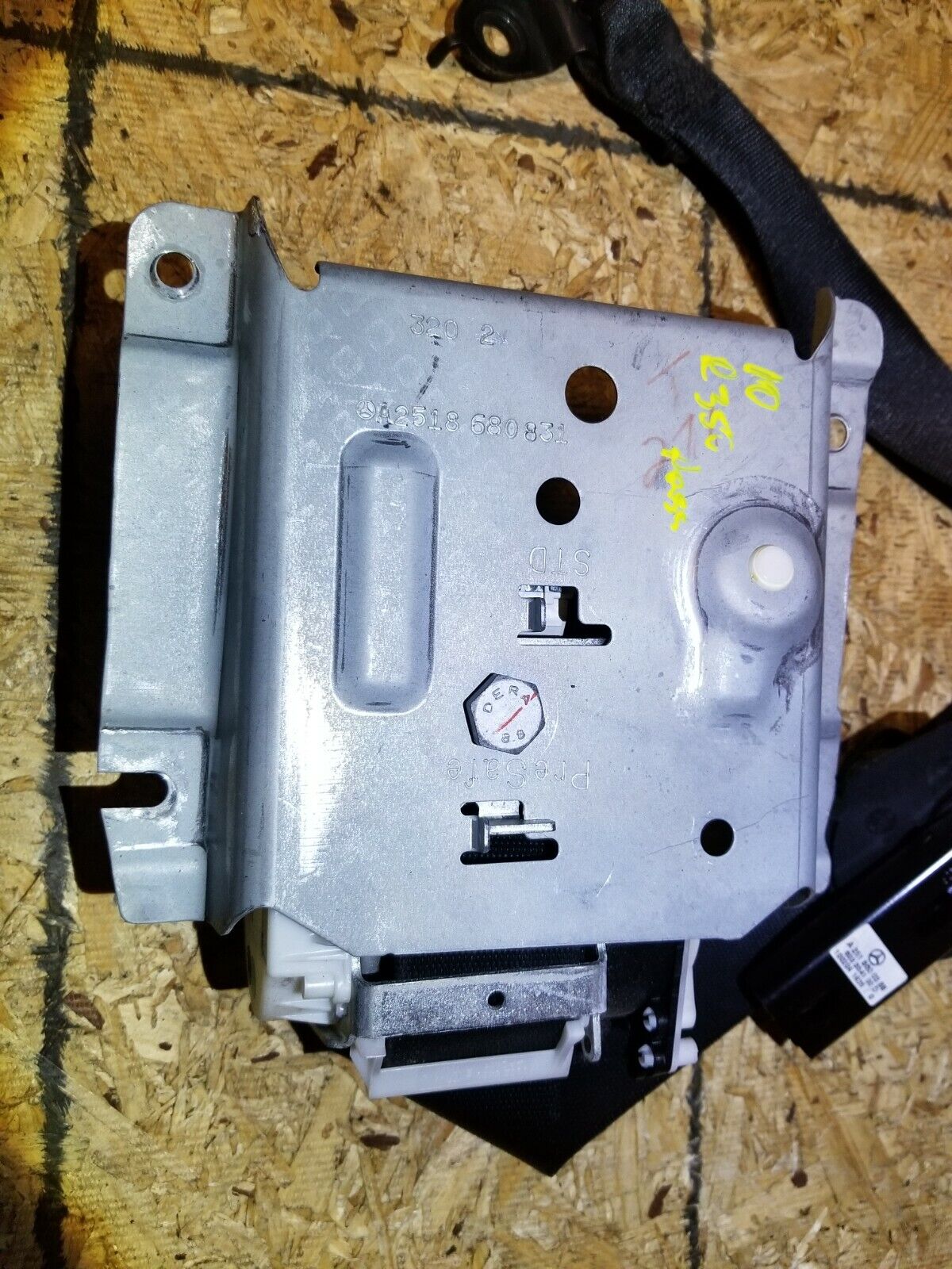 07 08 09 10 Mercedes-benz R350 Front Right Passenger Seat Belt Retractor OEM