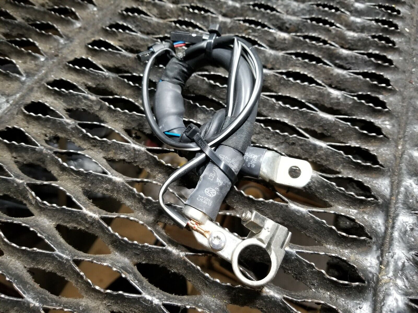 11 12 13 14 15  Audi Q7 Positive Battery Terminal Cable OEM 87k Miles