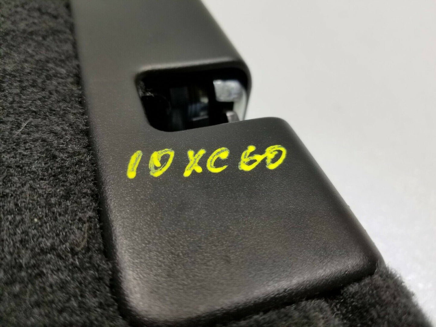 10 11 12 13 Volvo XC60 Rear Seat Center Upper Cushion Armrest OEM