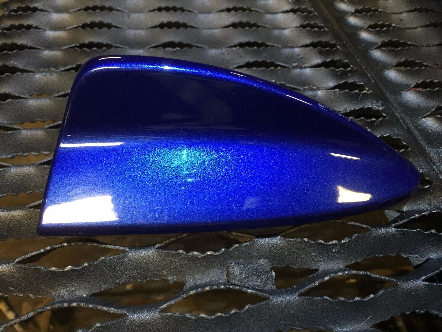 07 08 09 10 11 BMW E90 328xi Roof Shark Fin Antenna Blue OEM 9111314