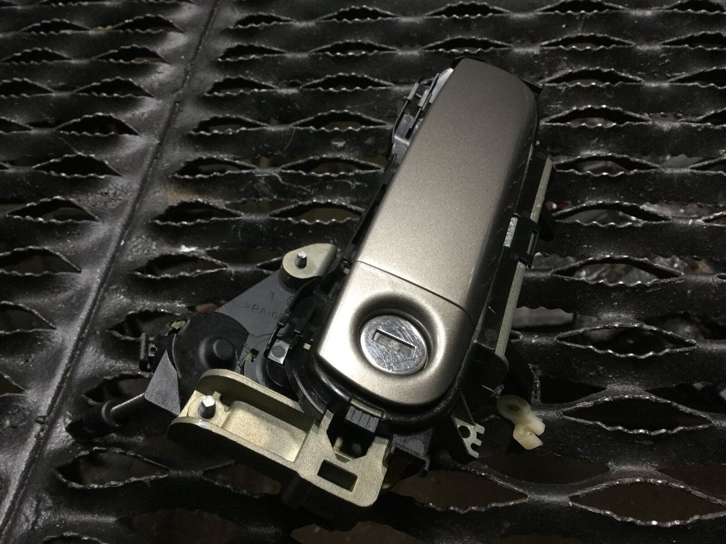 04 05 06 Audi A4 Front Left Driver Side Exterior Door Handle OEM