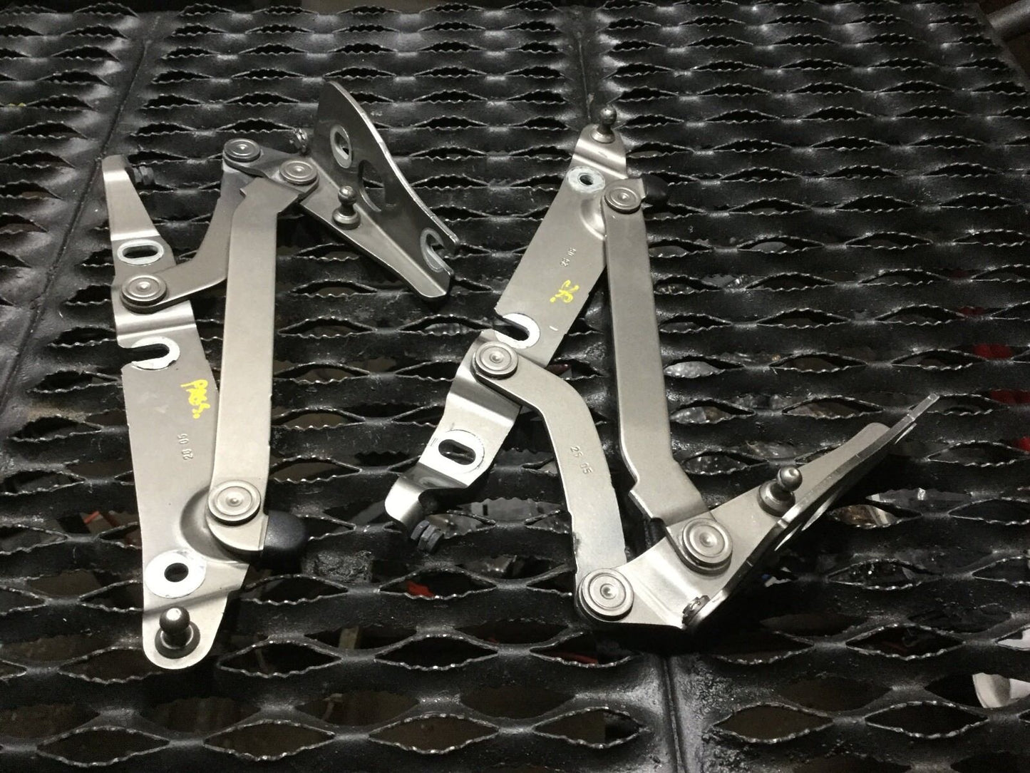 03 04 05 06 Audi A4 B6 Convertible Left & Right Trunk Hinge OEM Pair