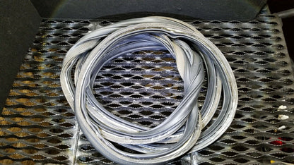 10 11 12 Lincoln MKT Trunk Lid Tailgate Liftgate Weatherstrip Seal OEM