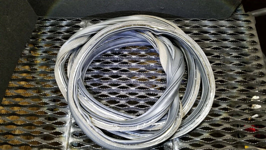 10 11 12 Lincoln MKT Trunk Lid Tailgate Liftgate Weatherstrip Seal OEM