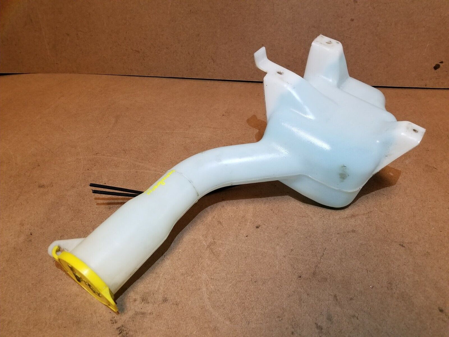 05 06 07 Dodge Magnum Washer Fluid Reservoir Tank 04805737aa OEM