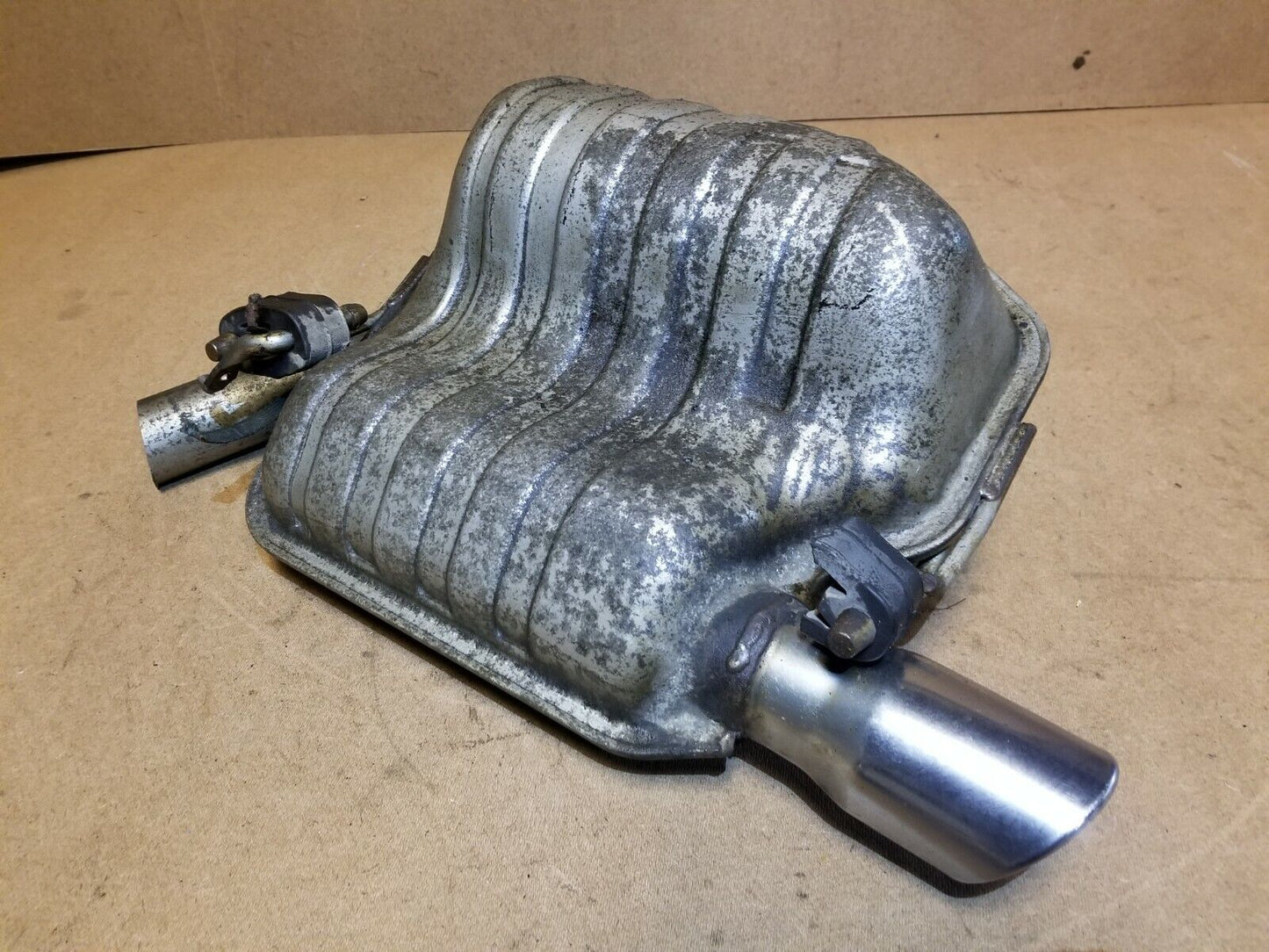 05 06 07 Dodge Magnum 5.7l Rt Exhaust Muffler Right Passenger Side OEM