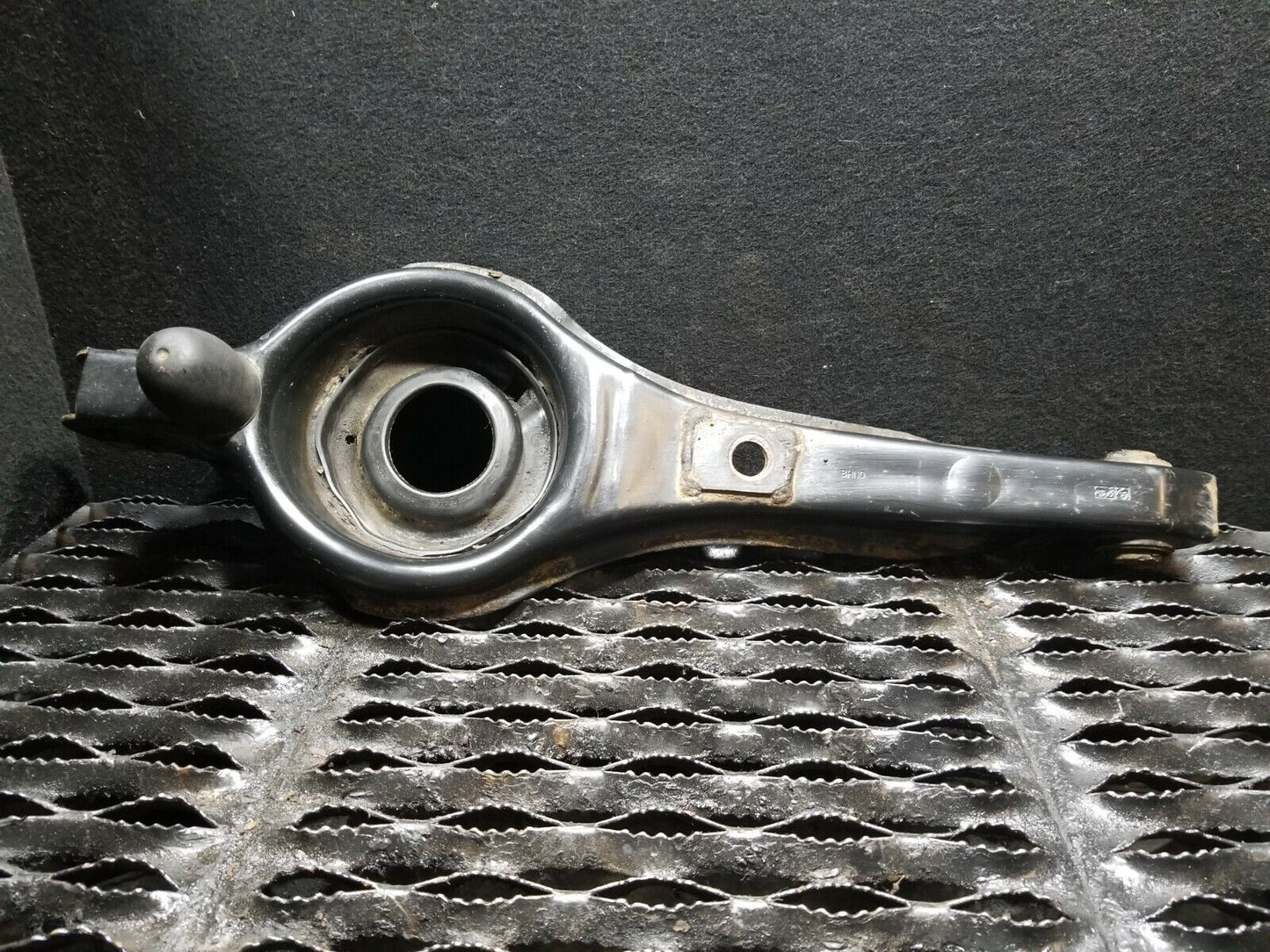 05 06 07 Volvo S40 2.4l Rear Lower Control Arm Left Driver Side OEM