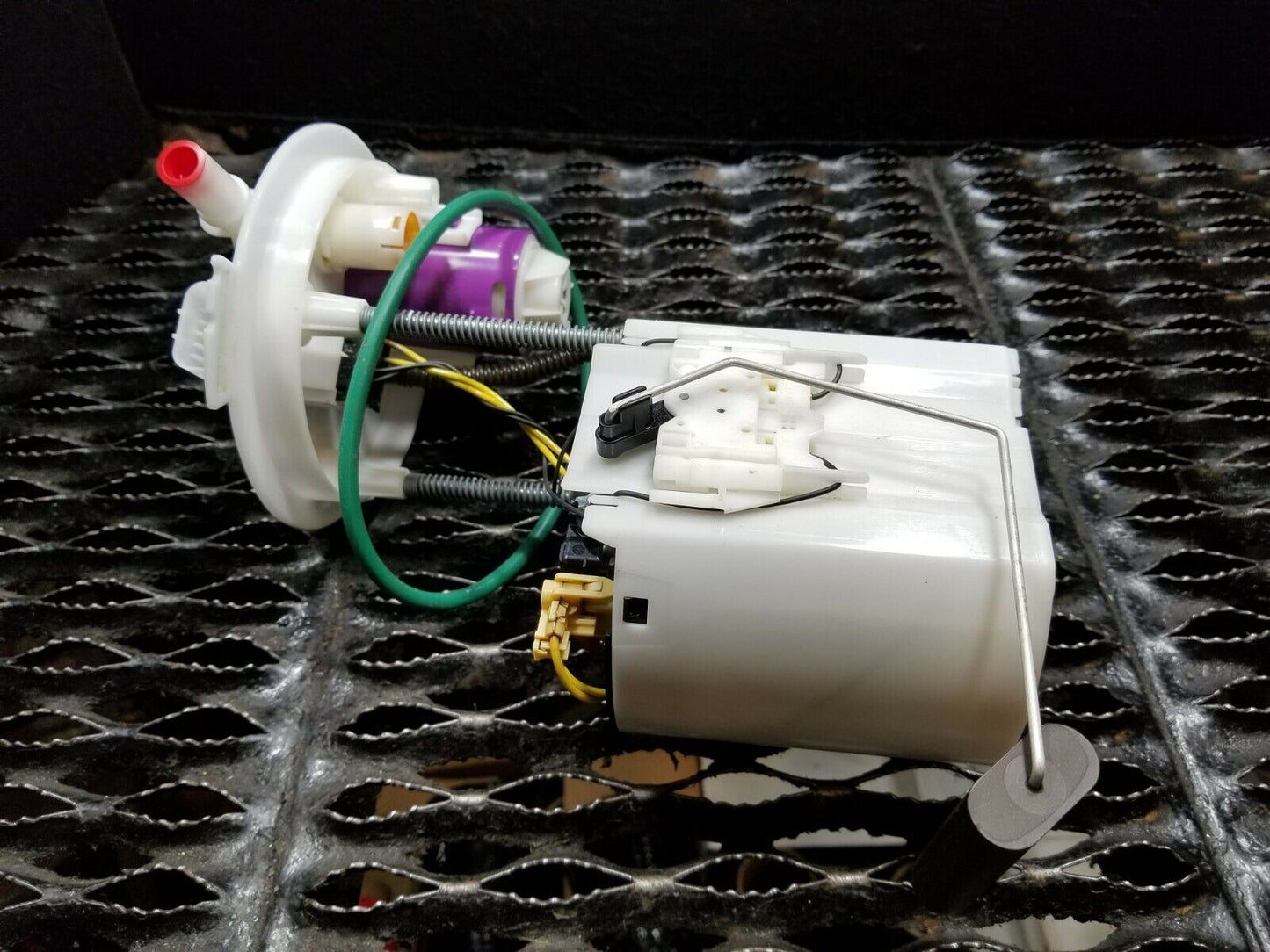 17 18 19 20 Cadillac Xt5 3.6l Fuel Pump 84074257 OEM 34k