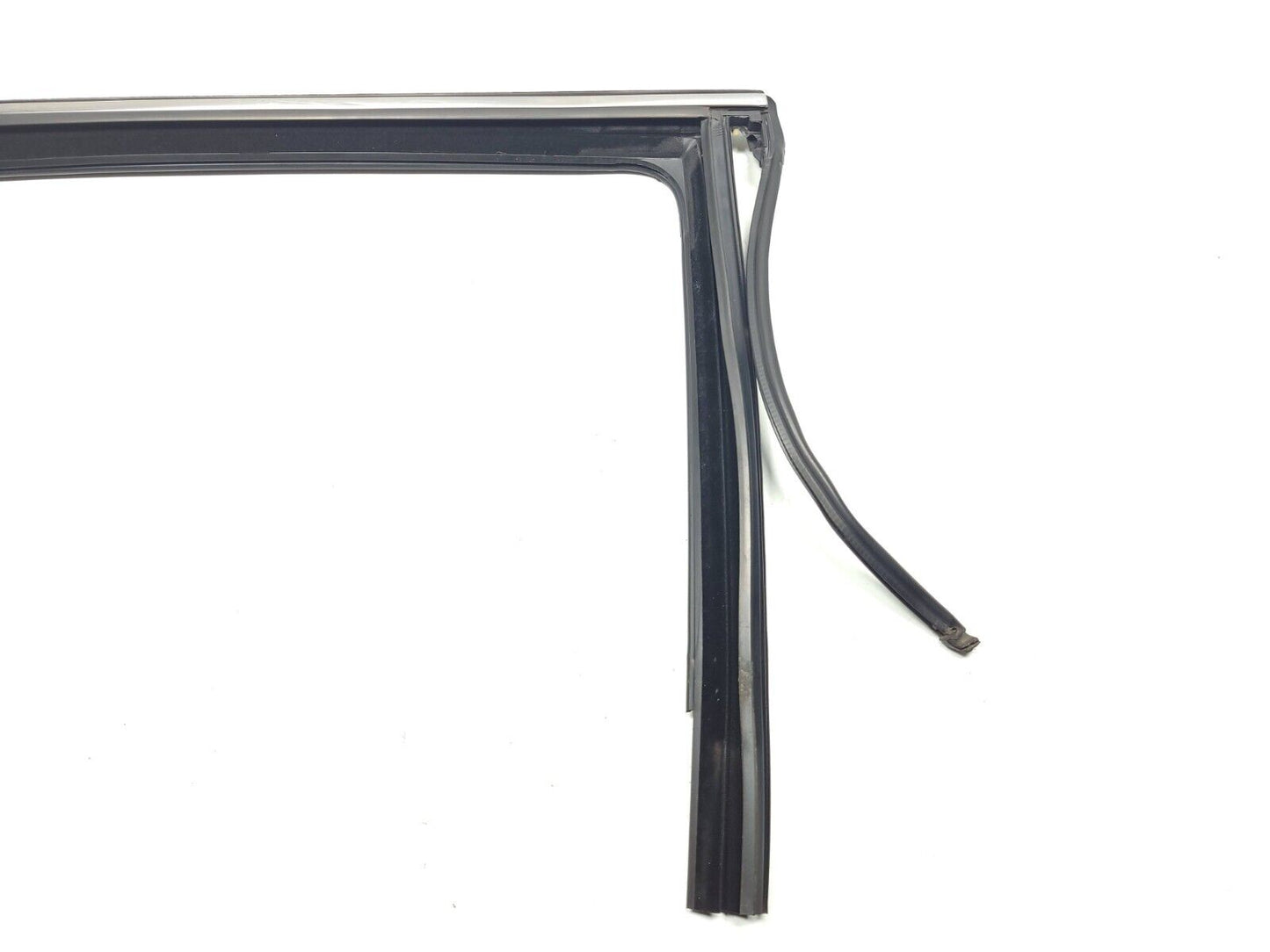14 15 16 17 18 Jeep Cherokee Door Window Frame Seal Rear Right Pass Side OEM