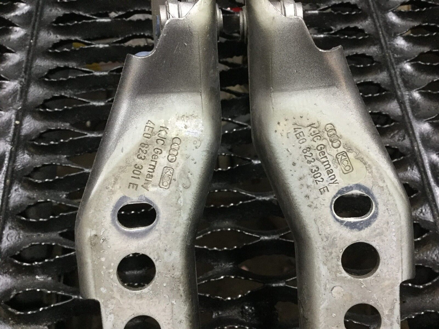 04 05 06 07 08 09 Audi A8 D3 Right & Left Hood Hinge Pair OEM