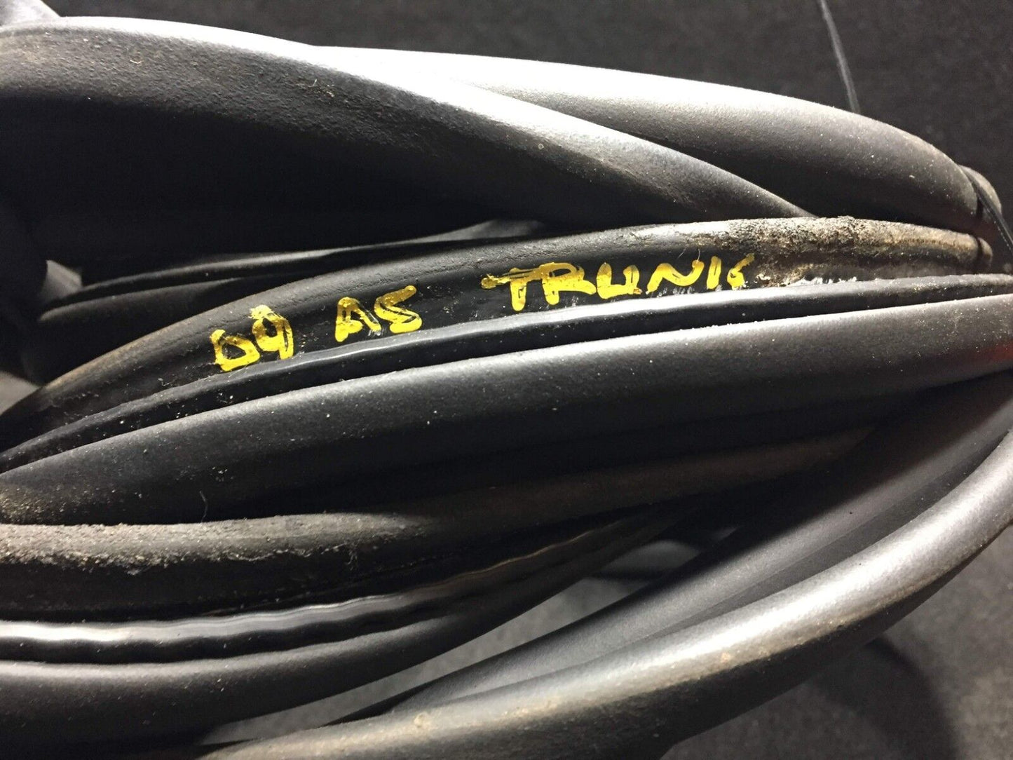 08 09 10 11 Audi A5 Coupe Trunk Lid Weatherstrip Seal OEM D7