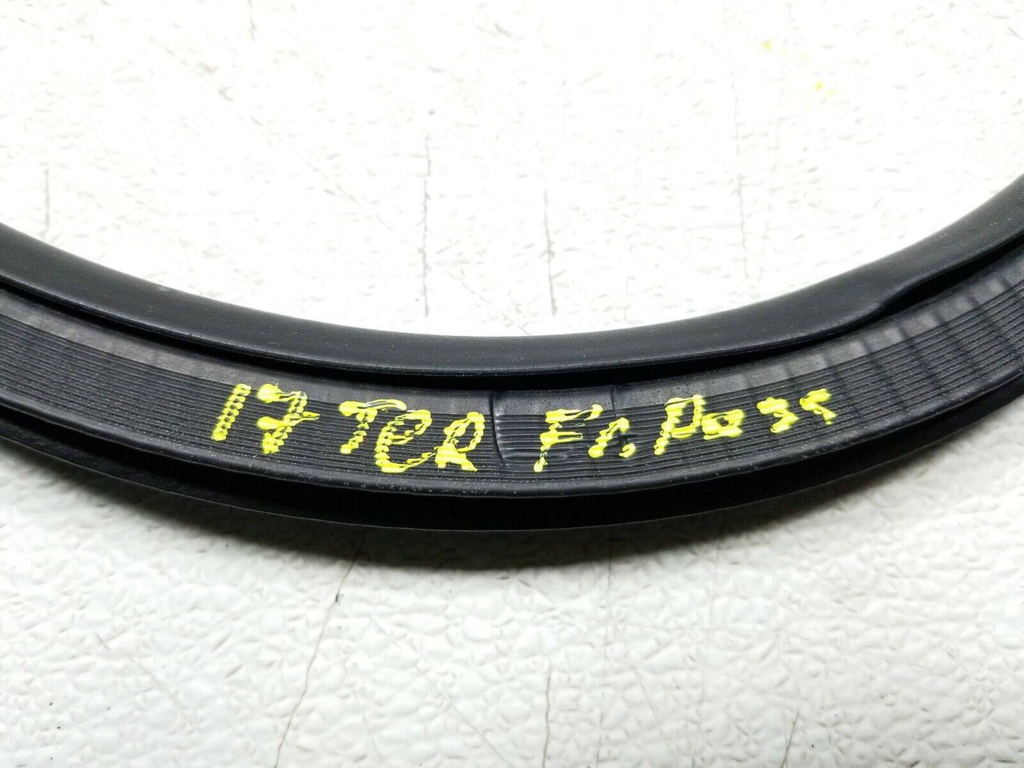 14 15 16 17 GMC Terrain Front Right Pass Door Weatherstrip Seal OEM 14k Miles