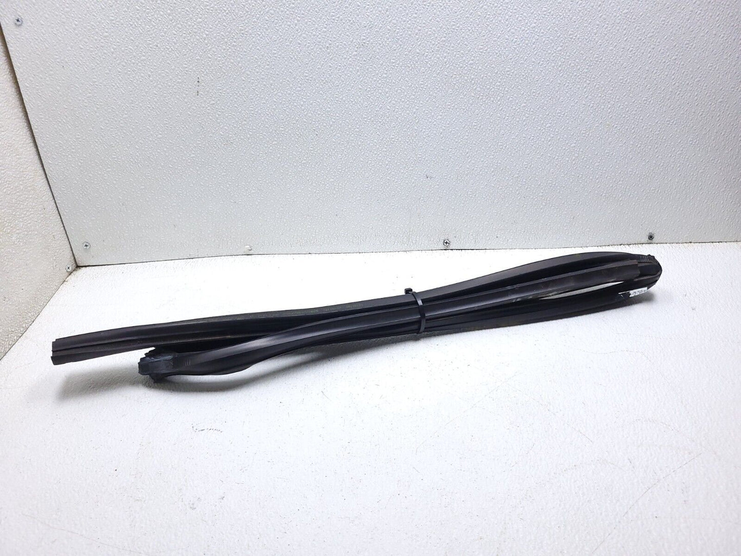 06 07 08 09 10 11 Mercedes Ml500 Door Weatherstrip Seal Rear Left Driver OEM