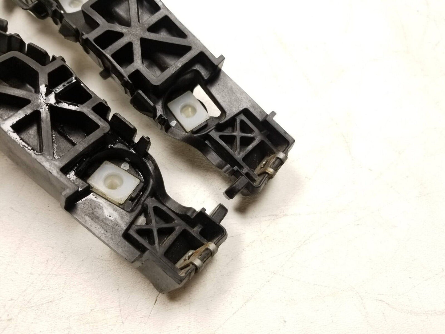 20 21 22 Hyundai Venue Rear Bumper Bracket Left & Right Pair OEM