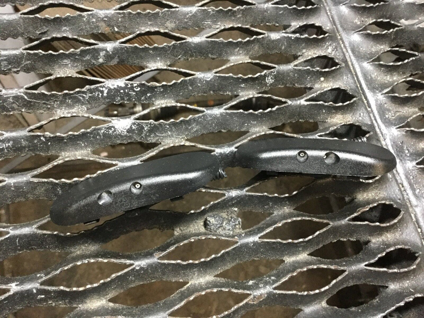 05 06 07 08 Audi A4 Right Or Left Washer Sprayer Nozzle OEM Per Each 1pc