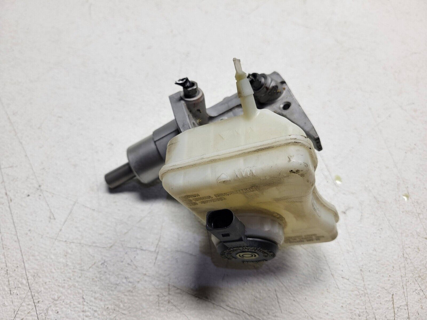 13 14 15 16 Audi A4 S4 Brake Master Cylinder OEM