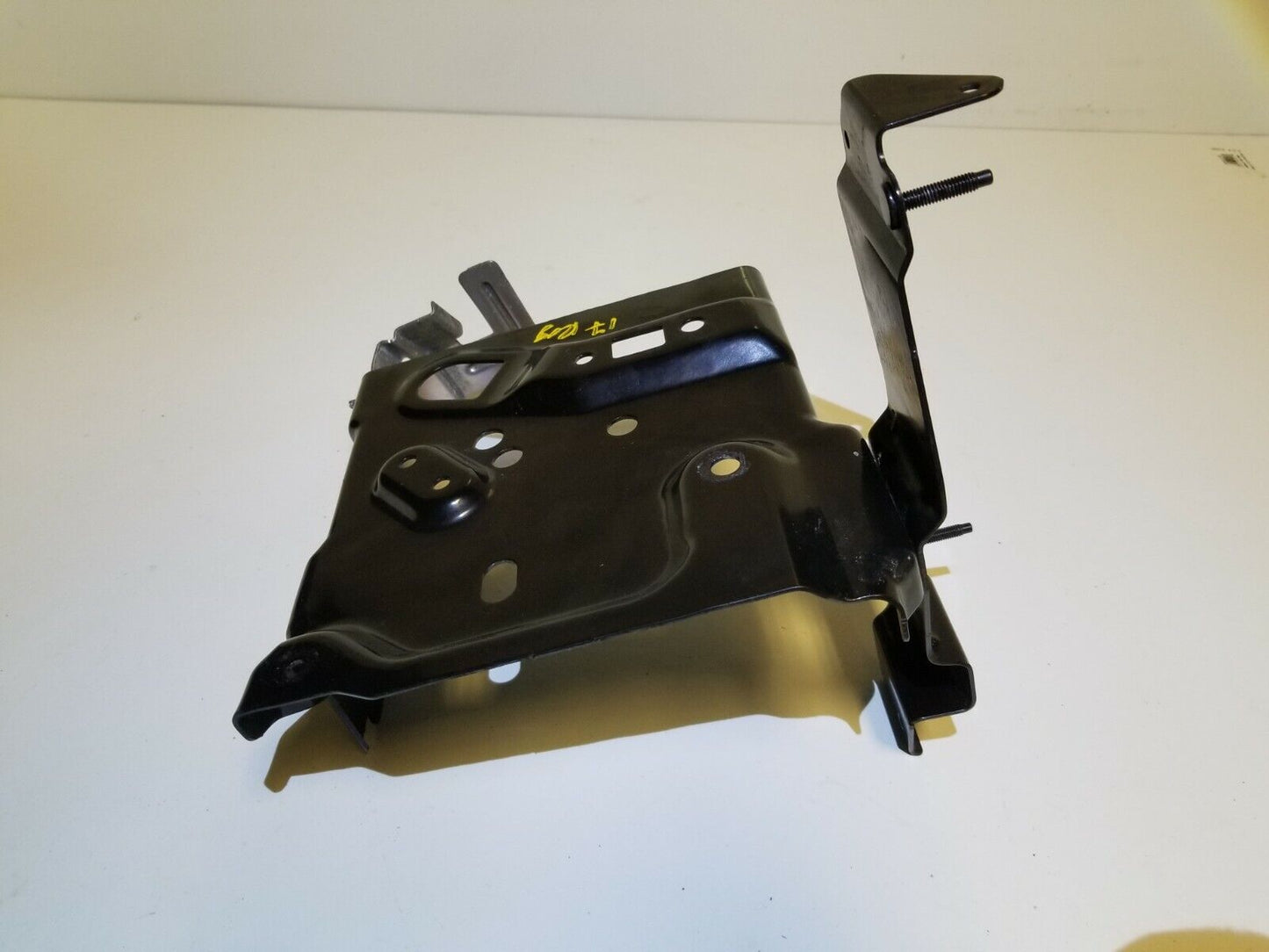 16 17 18 19 Nissan Rogue Battery Tray Holder OEM 36k