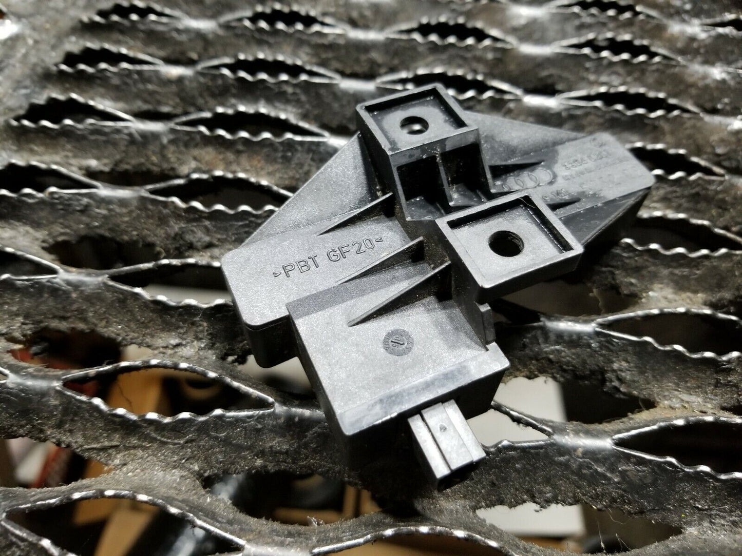 05 06 07 08 Audi A6 C6 Sedan Rear Left Driver Door Keyless Entry Antenna OEM