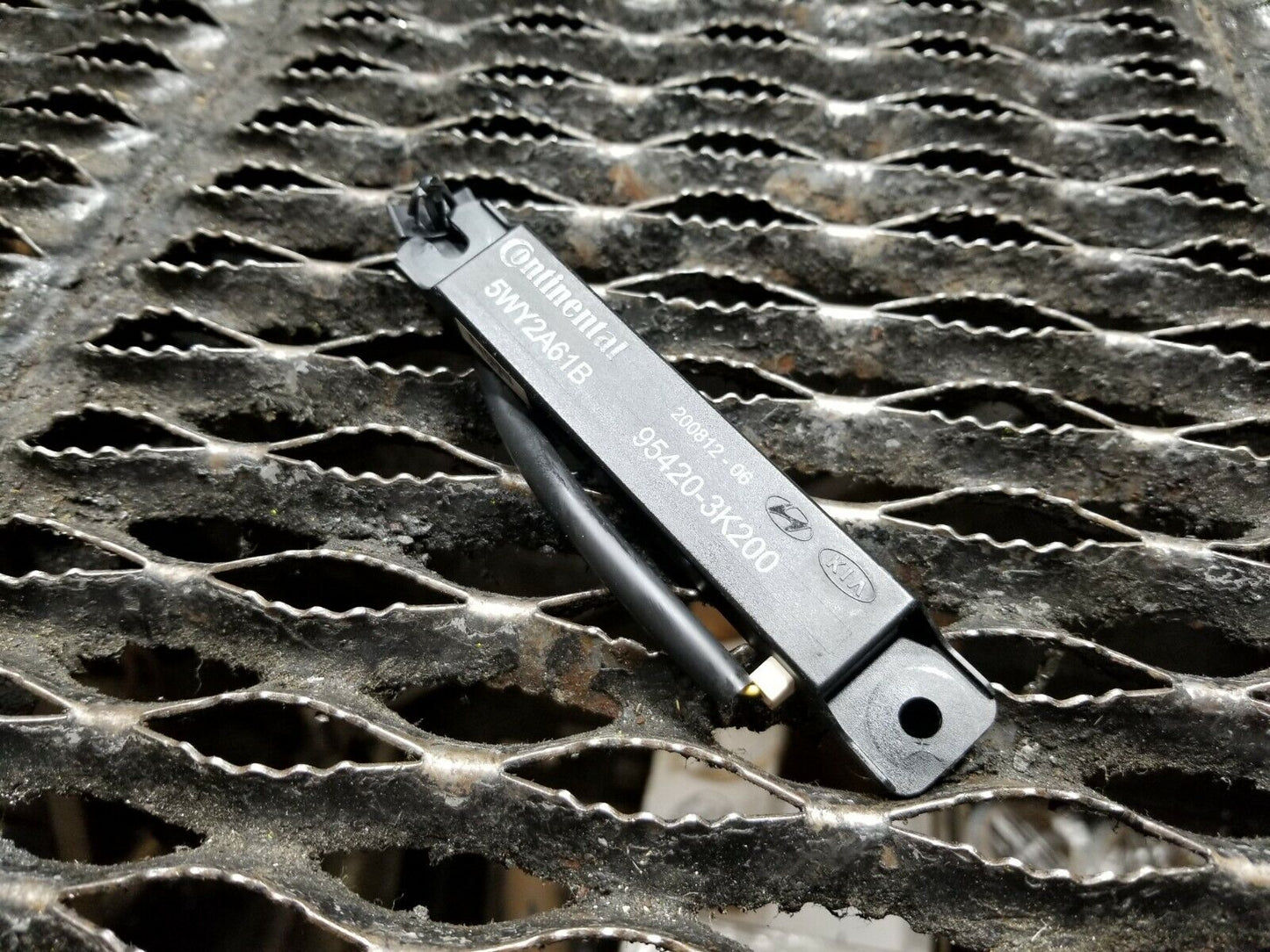 13 14 15 Genesis Coupe Smart Key Antenna Module OEM 51k