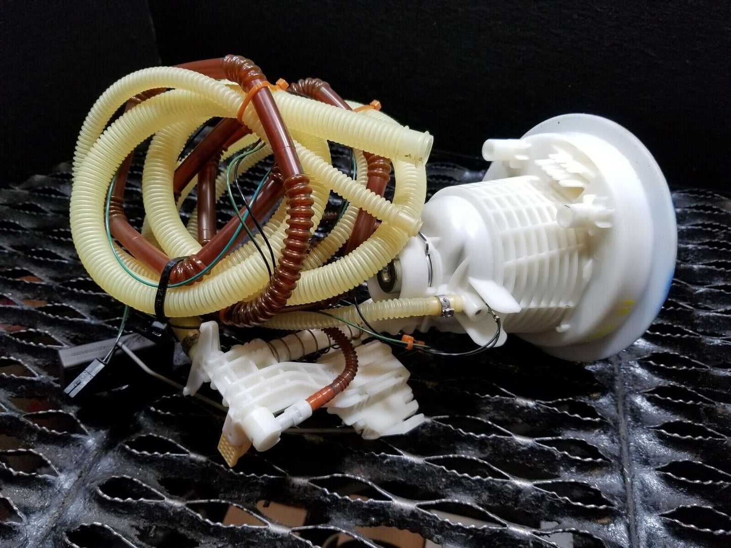 12 13 14 15 16 17 Chrysler 300 Secondary Gas Fuel Pump Assembly OEM 43k