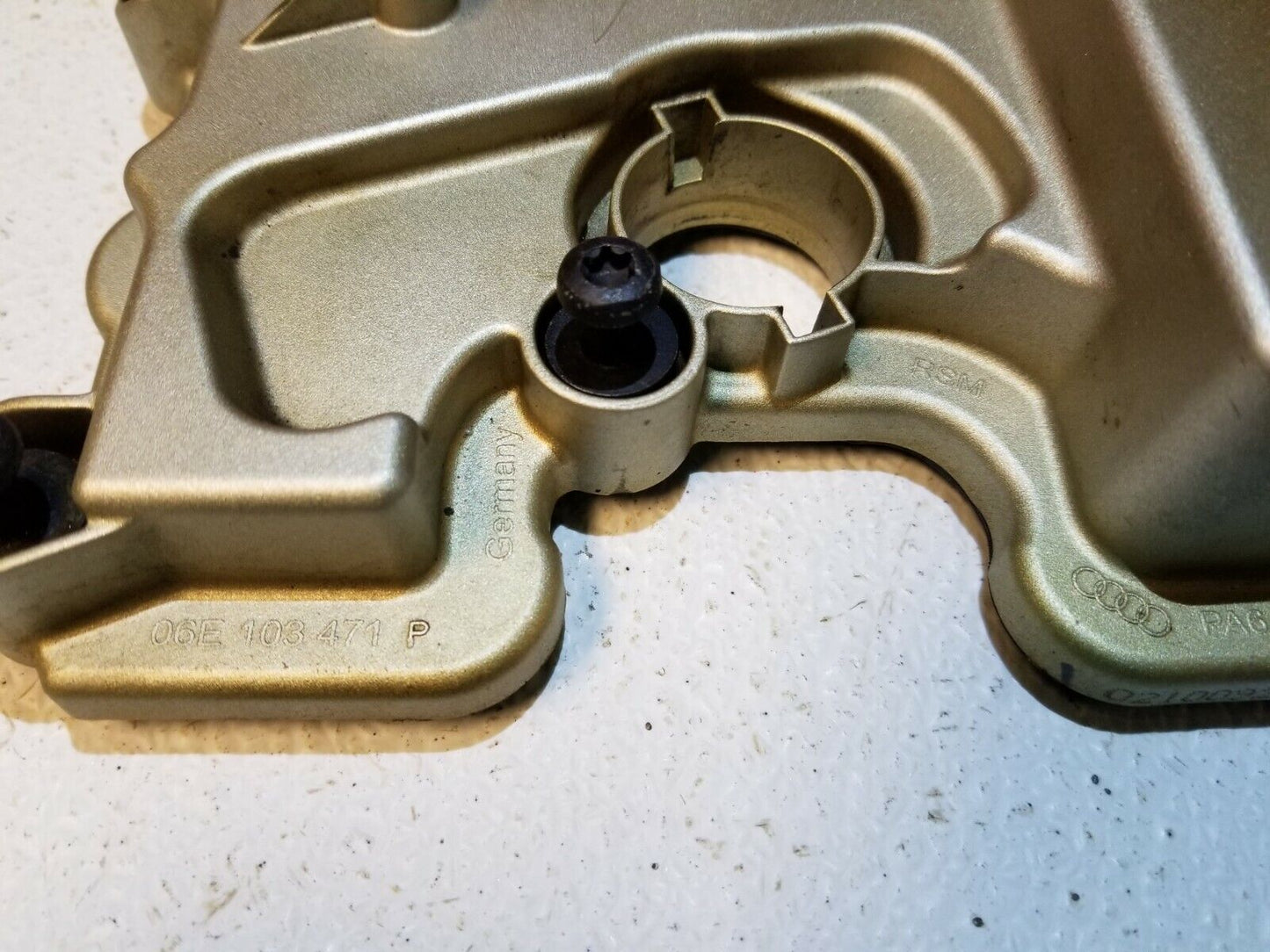 08 09 10 11 Audi A5 3.2l Engine Valve Cover Left Driver Side OEM