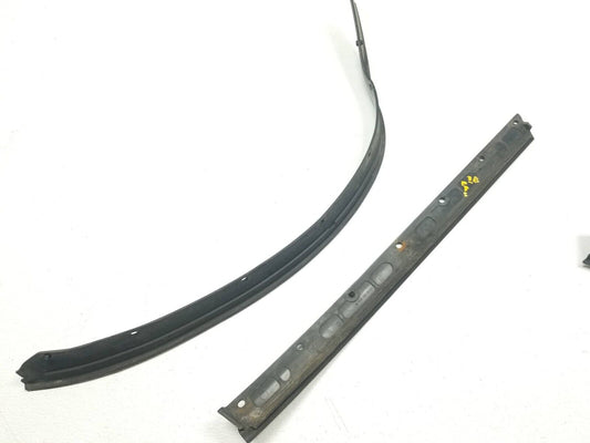 06 07 08 09 10 11 Mercedes Ml500 Door Lower Seal Strip Right Pass Side 2pcs OEM