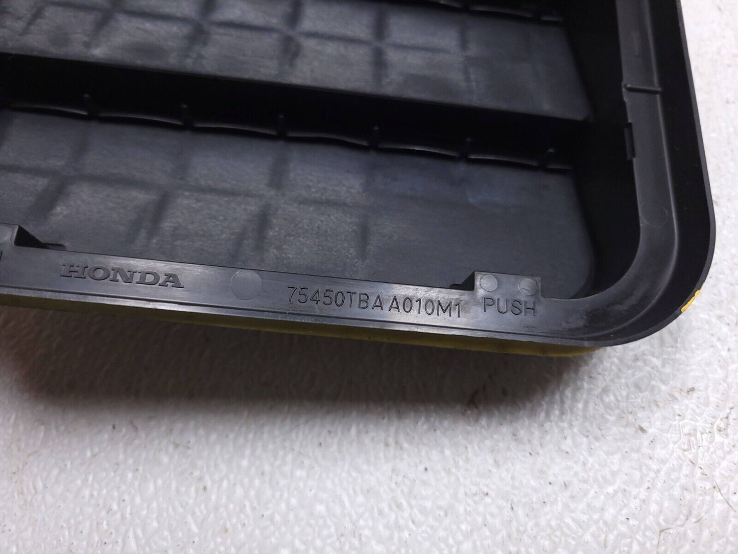 18 19 20 21 22 Honda Odyssey Rear Quarter Panel Pressure Vent Outlet Pair OEM