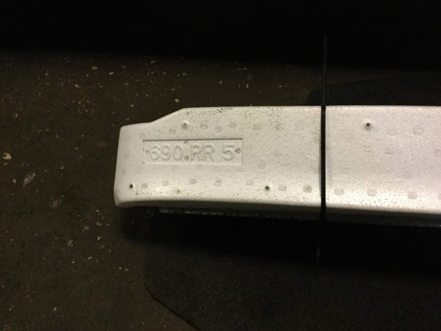 04 05 06 07 08 09 Toyota Prius Rear Bumper Reinforcement W/  Foam  OEM