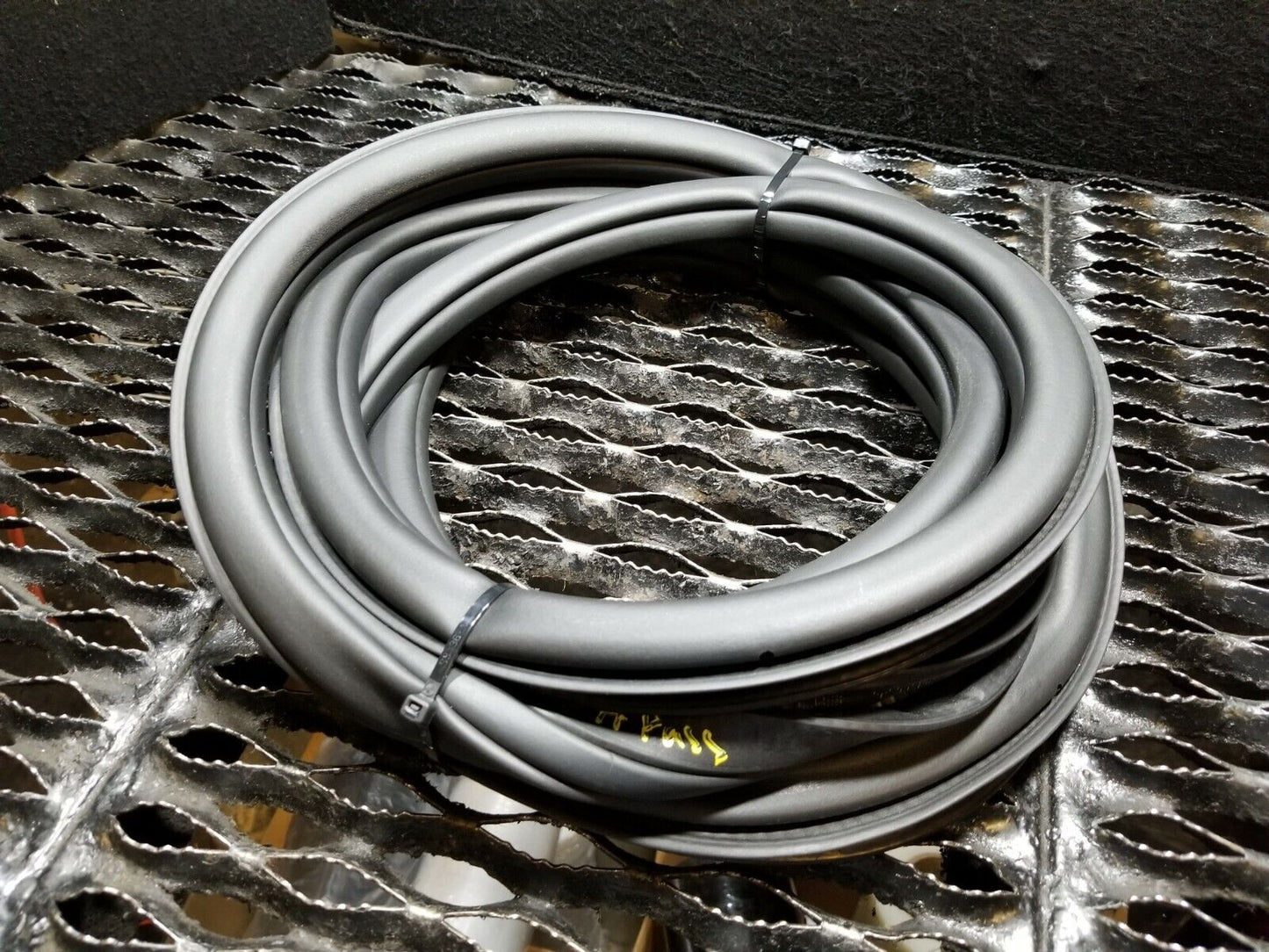 10 11 12 13 14 VW Passat Front Passenger Side Door Weatherstrip Seal OEM 41k