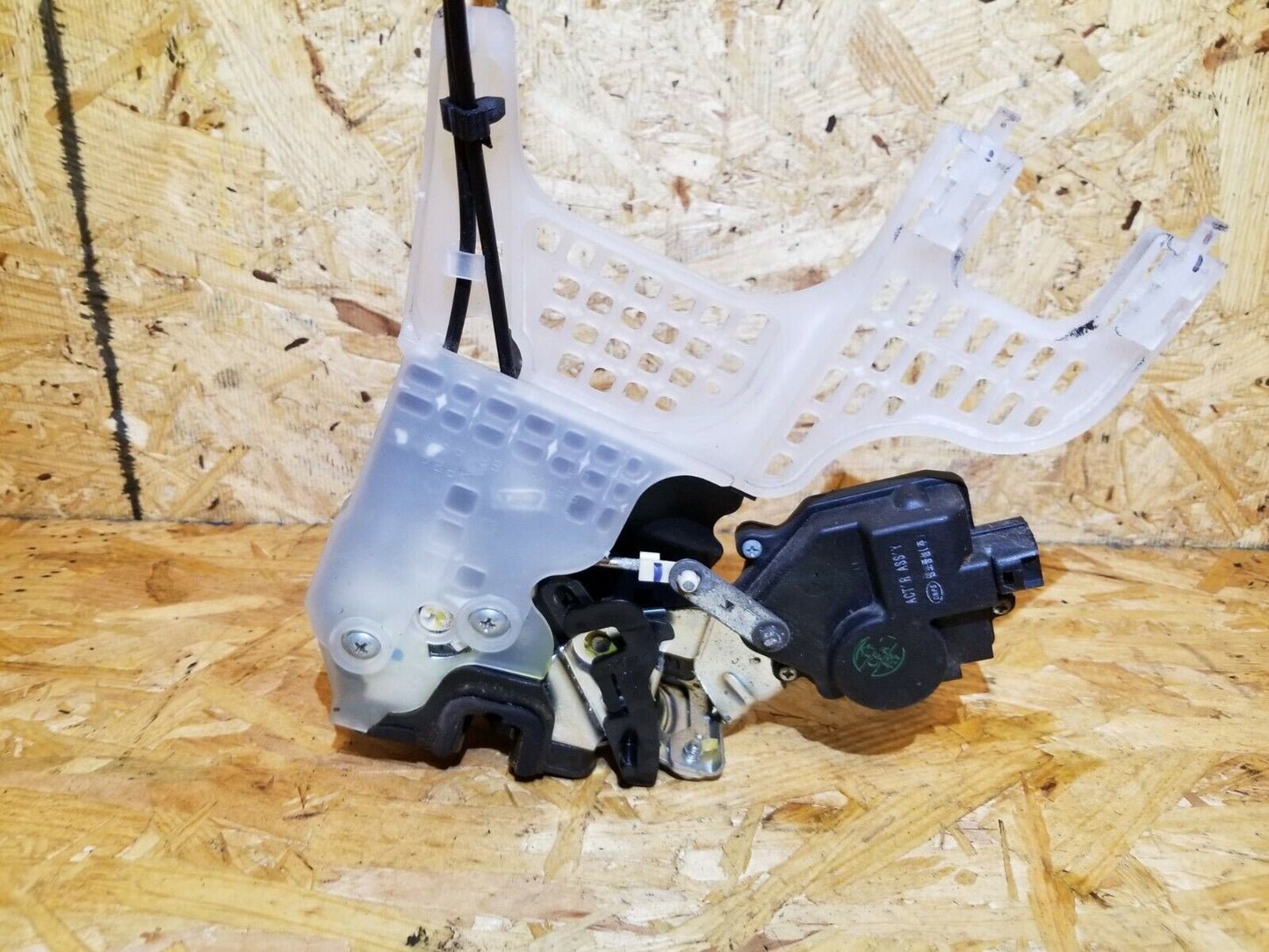 07 08 09 Hyundai Tucson Rear Left Driver Door Lock Latch Actuator OEM 89k