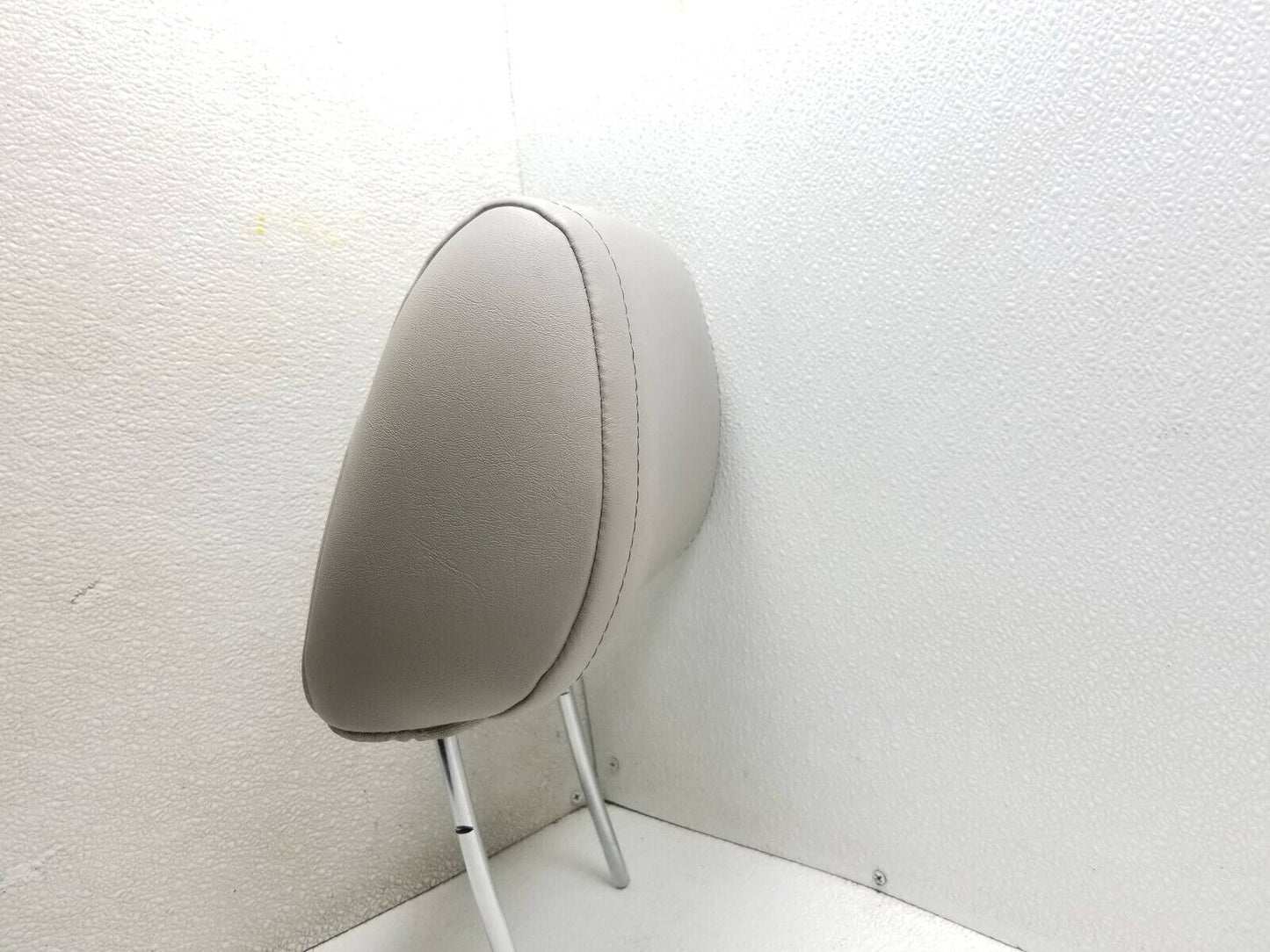 2006 - 2010 Jeep Grand Cherokee Front Driver Seat Headrest OEM