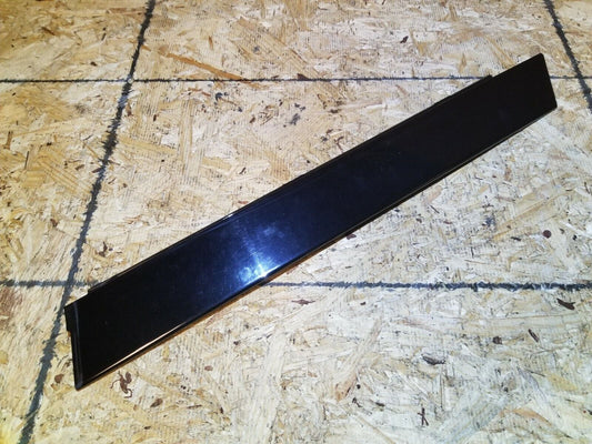 07 08 09 10 Mercedes R350 Rear Left Driver Door Molding Trim C Pillar OEM