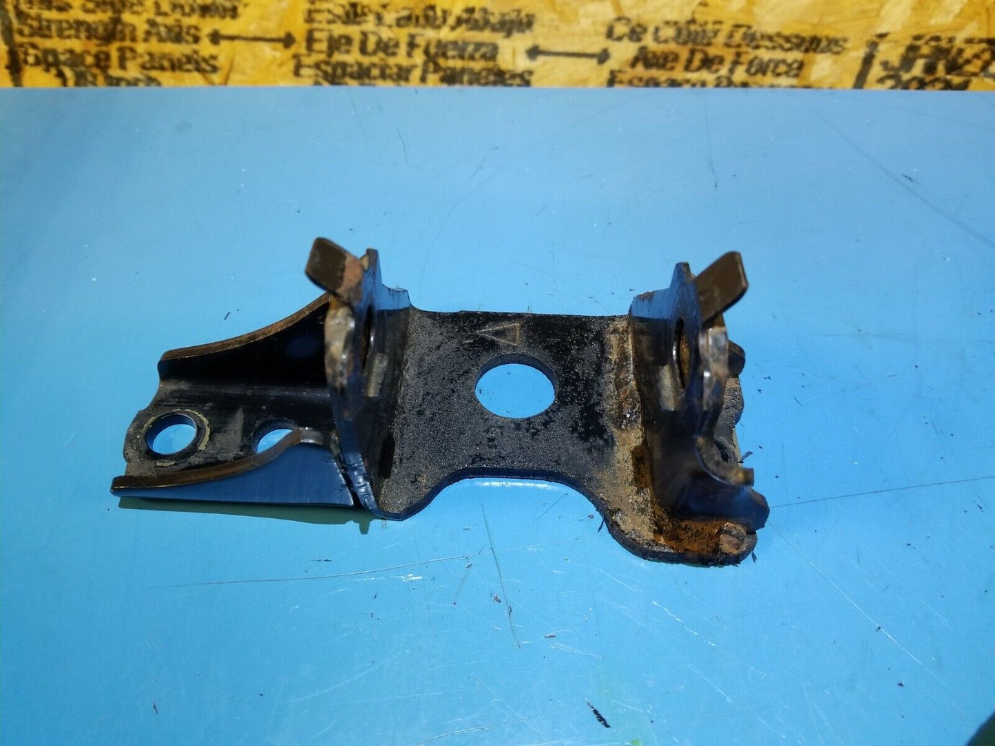 11 12 13 14 15 Lexus CT200h Transmission Mount Bracket OEM