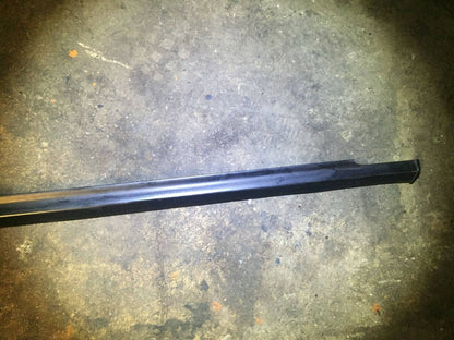99 00 01 02 03 Mercedes W163 Front Driver Side Door Window Glass Molding OEM D34