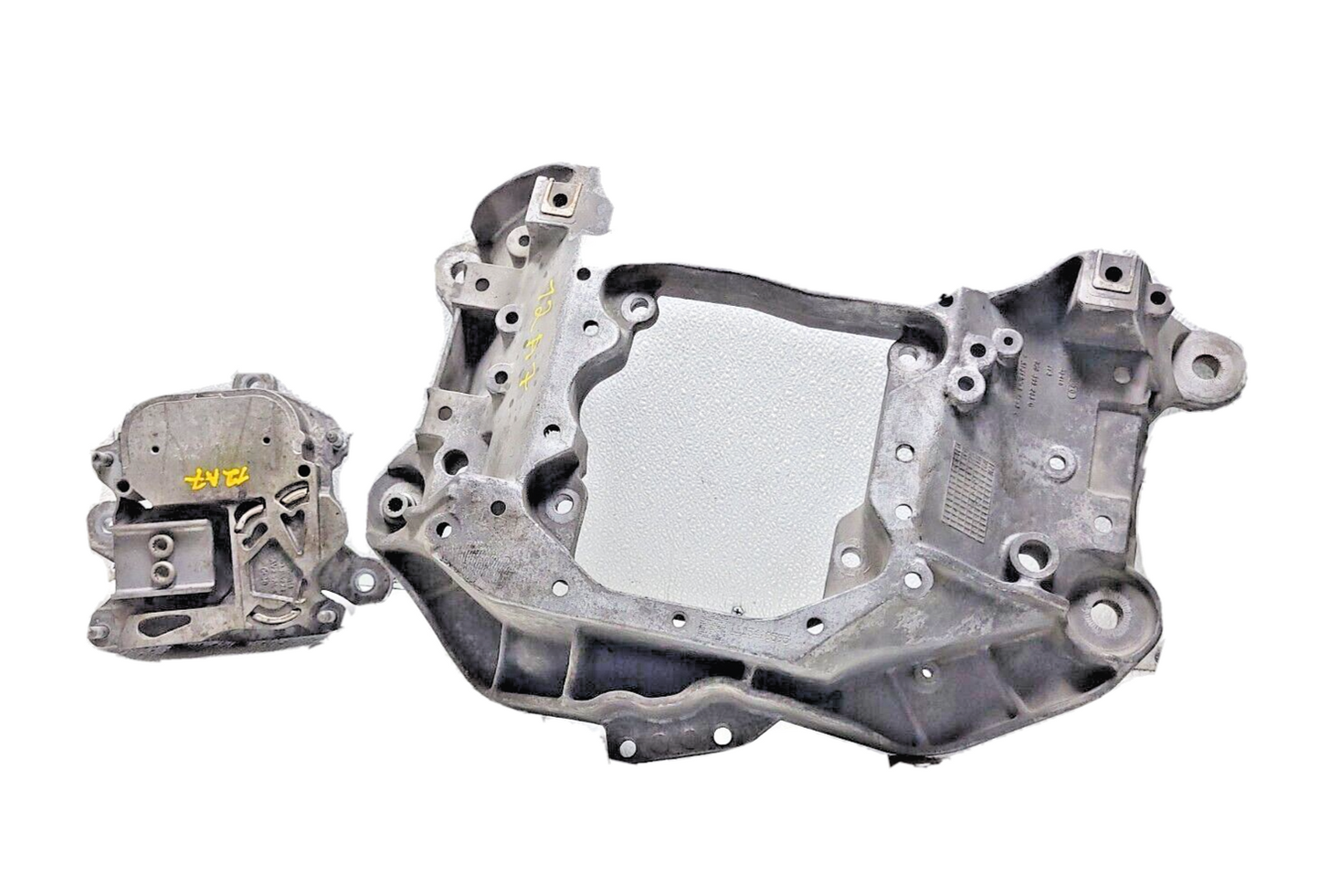 12 13 14 15 16 17 Audi A7 Automatic Transmission Crossmember Mount Bracket OEM