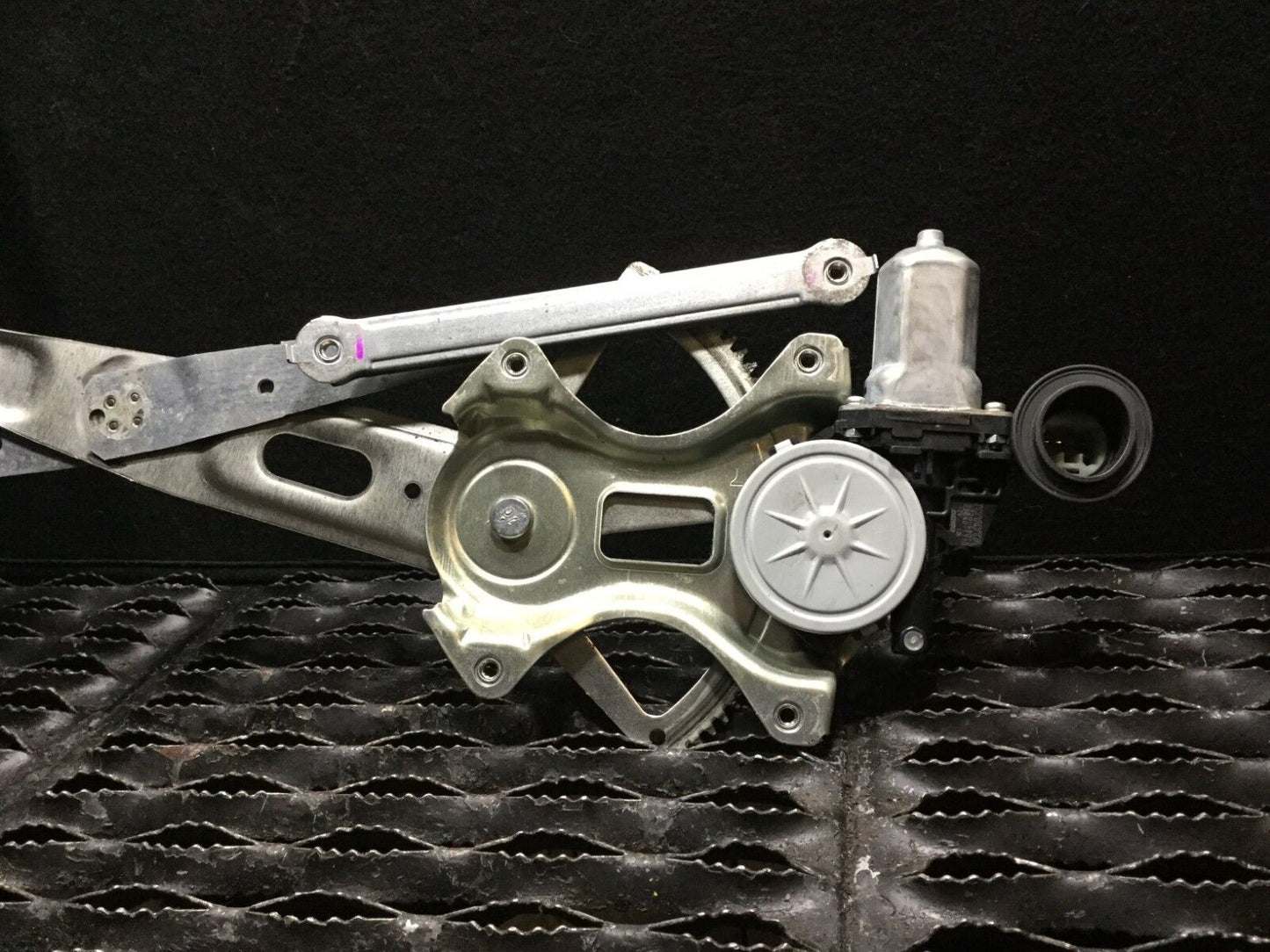 05 06 07 08 09 Prius  Front Left Driver  Door  Window Regulator W/ Motor  OEM