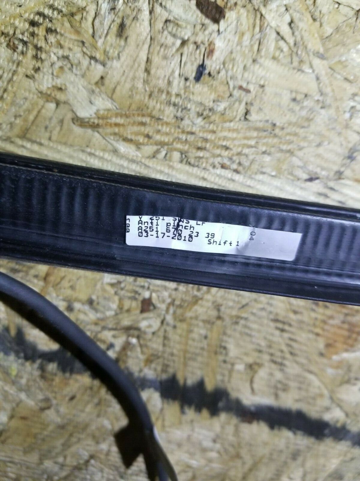 07 08 09 10 Mercedes R350 Rear Left Driver Side Quarter Window Seal  OEM