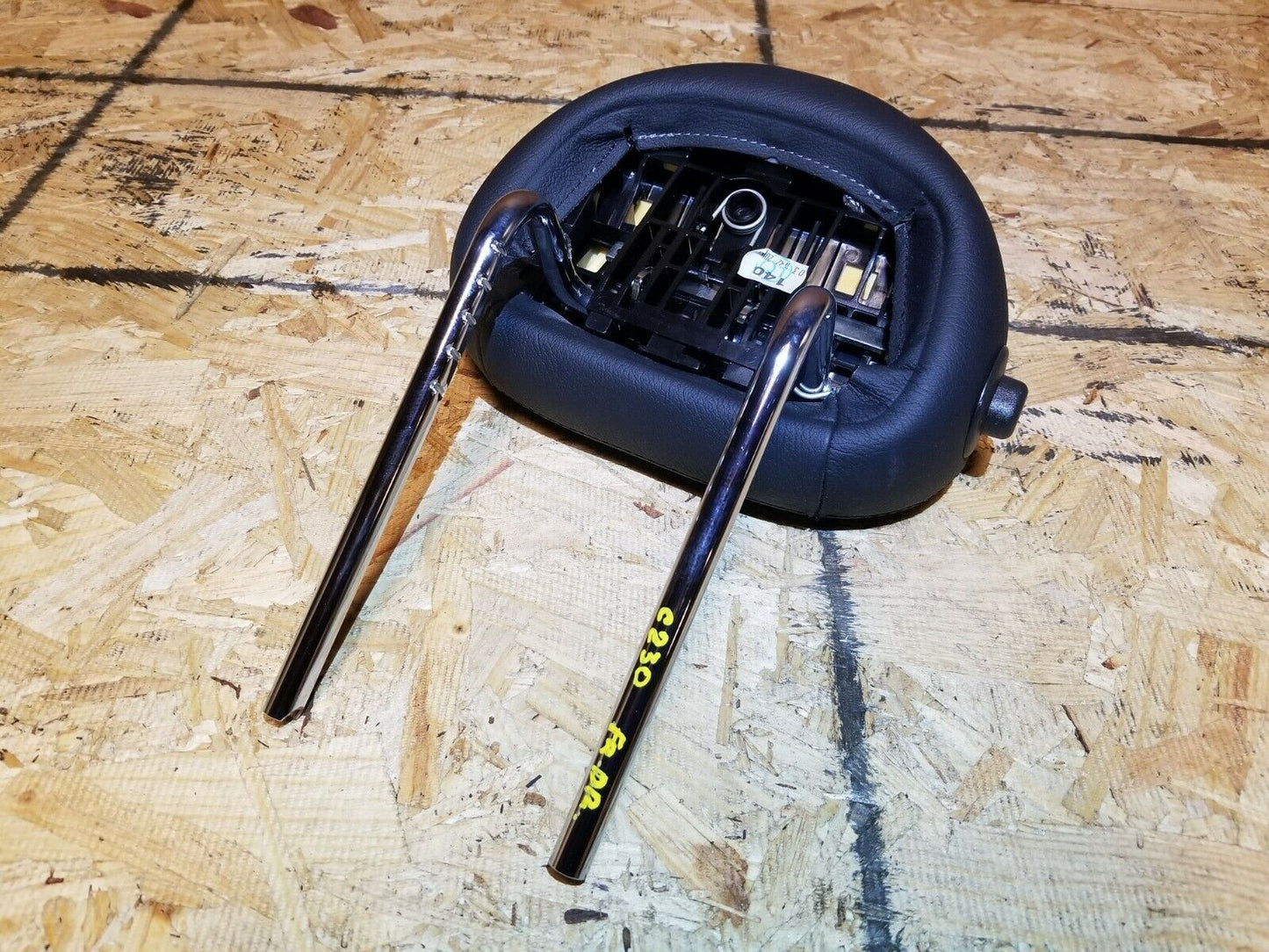 03 04 05 06 Mercedes C230 W203 Coupe Front Left Driver Seat Headrest OEM