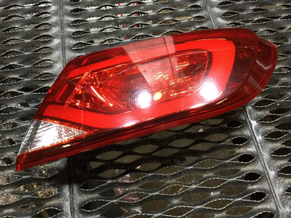 15 16 17 Chrysler 200 Outer Tail Light Right Passenger Side OEM